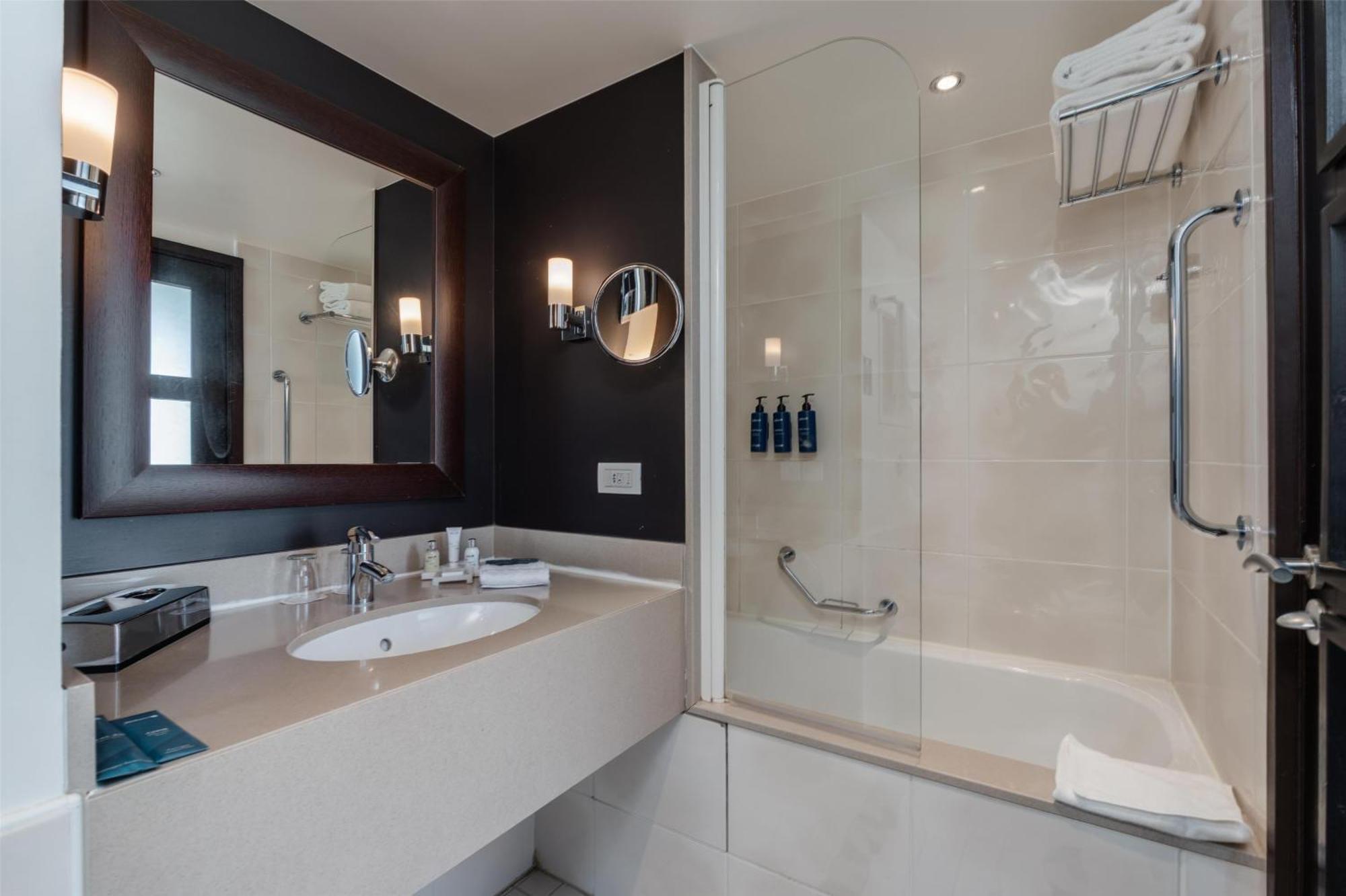 Radisson Blu Hotel, Paris Boulogne Екстер'єр фото